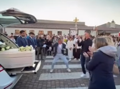 (Video) Nipi 15-vjeçar humb jetën në aksident. Gjyshi kërcen në funeral