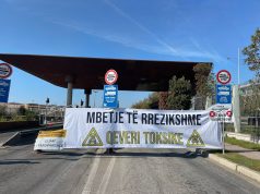 Protestë kundër mbetjeve toksike, protestuesit bllokojnë hyrjen në portin e Durrësit