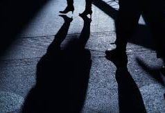 Arrestohet 25-vjeçari duke përndjekur 31-vjeçaren që po udhëtonte me taksi. Policia zbulon se e dhunonte prej muajsh