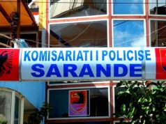 Sarandë, vritet me shishe qelqi në oborrin e shtëpisë së tij i moshuari