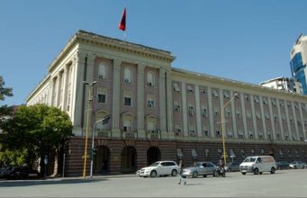 Rama paralajmëron nismë ligjore pas pezullimit të Ballukut