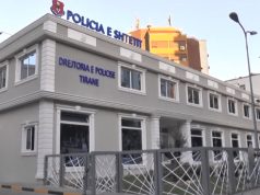 Një 31-vjeçar gjendet i shtrirë në rrugë, i riu ndërron jetë në spital