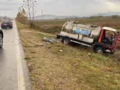 U përplasën me autobotin në Tepelenë-Fier, humbin jetën burrë e grua