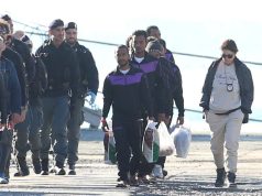 (Pamjet) Mbërrin në Shëngjin anija Libra me 8 emigrantët nga Bangladeshi dhe Egjipti