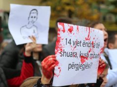 Protesta në foto/14 vjet ëndrra të shuara…