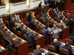 Rikthehet “Portopolitika” në kuvend/ I tha“Nafije”, kryeparlamentarja Nokës: Më kishe munguar! Sula shkon si në sallë si “burgaxhi”