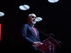 U paraqitën si kosovarë në Angli, Rama u premton regjistrimin e fëmijëve