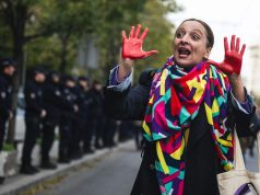 “I keni duart me gjak.” Qindra protestues i kërkojnë llogari qeverisë serbe për shembjen e tavanit në një stacion ku vdiqën 14 vetë