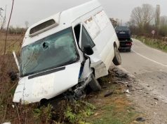 7 të plagosur në Maliq. Furgoni përplaset me “Volkswagenin”.