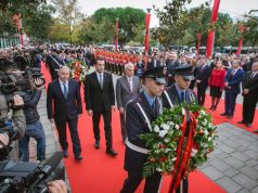80-vjetori i Çlirimit të Tiranës. Ceremonia mbahet pranë Ushtarit të Panjohur