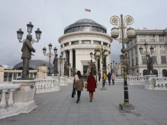 Luftojnë shqipen, por përtacë për të gjetur fjalë të reja në maqedonisht