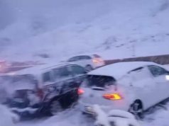 Kaos në rrugën e Arbrit! Bora bllokon dhjetra automjete në bypassin e Murrizit, mes tyre edhe një kortezh mortor