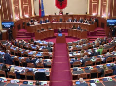 I tha ruse, Ina Zhupa ofendon Erion Braçen, Spiropali ndërpret seancën