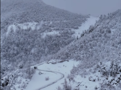 Shqipëria, një përrallë dimri. Pamjet mahnitëse nga Qafa e Thores (Video)