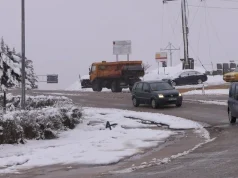 Dimër i egër/ Dhjetëra fshatra në Kukës pa drita, trashësia e borës në Shishtavec arrin deri në 50 cm