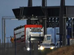 Tentuan të hyjnë në Skoci, me kamion për bagëti. Kapen 14 emigrantë shqiptarë.