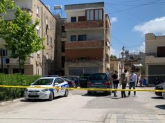 Korçë/ Po kryenin marrëdhënie në makinë. 47-vjeçarit i hipën tensioni dhe humb jetën. Partnerja arrestohet për prostitucion