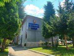 Korçë – Nëna rrëfen: “Burrin e kam në burg, vajzën ma bullizojnë çdo ditë” – E mitura 14-vjeçare hidhet nga kati i tretë