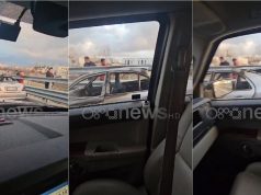 Shkrumbohet nga flakët makina tek Unaza e Madhe. Zjarrfikësit në vendngjarje.