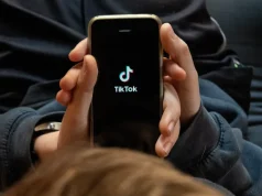 Fyente 33-vjeçaren dhe familjarët e saj në TikTok, shpallet në kërkim autori