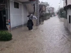 Durrës/ 300 banesa të përmbytura, evakuohen 10 familje, akomodohen te Konvaleshenca! 40 ha tokë nën ujë!