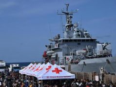 Anija “Cassiopea” niset drejt Shqipërisë. 49 emigrantë në bord, 53 të tjerë refuzojnë transferimin në Gjadër.