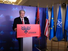 Berisha flet për 34-vjetorin e PD në Elbasan, por themeltarët e kanë braktisur sot partinë e burrave me botox