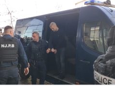 (Video) Naim Murselli në gjykatë, i transformuar/ Shtyhet seanca për të akuzuarin për vrasjen e gruas në sy të fëmijëve