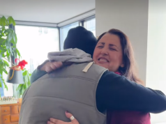 (Video) “Shpirti i mamit!” Emocionet e Parashqevi Simakut kur takon të birin pas shumë vitesh