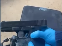 Tiranë, bie në pranga një 24-vjeçar që qarkullonte me pistoletë në automjet (video)