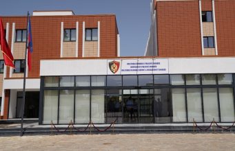 Policia zbulon parcelë me kanabis në Pukë, personi i armatosur arratiset pas të shtënave paralajmëruese