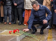 Homazhe në bulevard për viktimat e 21 janarit. Balla: Ne jemi në anën e drejtësisë dhe presim drejtësi