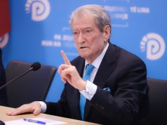 Berisha kopjon Trump: Vetëm dy gjini, dënohet kush flet për Prindin 1 dhe Prindin 2