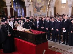 Kryepeshkopi Anastas prehet në kriptën e Katedrales ortodokse “Ngjallja e Krishtit”. Micotaqis i dha lamtumirën në Tiranë, mes Ramës dhe Berishës