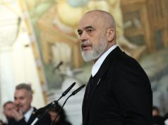 “Erdhi mes nesh si prift nga Greqia dhe ndahet nga mesi ynë si Anastasi i Shqipërisë”- Homazhet për Kryepeshkopin, Rama: E dëshmoi me trupin që la në tokën tonë