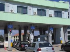 Fshehu 20-vjeçarin në bagazhin e automjetit për ta kaluar ilegalisht në kufi. Arrestohet i riu në Qafë-Thanë