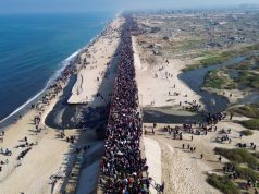 (Video) Qindra mijëra palestinezë kthehen në pjesën veriore të Gazës, pas 15 muajsh