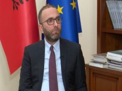 Mungesa e pasaportës shqiptare për emigrantët rrezik për legjitimitetin e zgjedhjeve/PD jep zgjidhjen në Kod