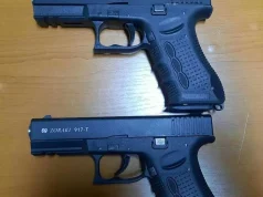 Deçan, nipi vodhi në shtëpinë e gjyshes 9,000 euro për të blerë armë