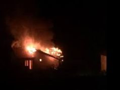 Tiranë, flakët i marrin jetën një të moshuari