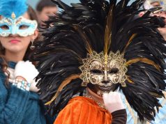 The Guardian”: Karnavalet e Shkodrës më të veçantat në Ballkan, si alternativë e atyre të Venecias