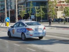 E moshuara rrezikoi mbytjen në det, e shpëton çifti i turistëve ukrainas! Dërgohet me urgjencë drejt spitalit në gjendje të rëndë