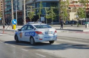 Horror në Lungomaren e Vlorës/ 61-vjeçarja goditet me sqepar në kokë, ndodhet në gjendje kritike