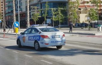 Horror në Lungomaren e Vlorës/ 61-vjeçarja goditet me sqepar në kokë, ndodhet në gjendje kritike