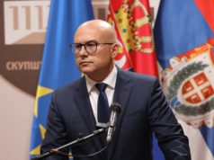 Jep dorëheqjen kryeministri i Serbisë, Millosh Vuçeviç.