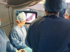 Rast suksesi në spitalin e Neurologjisë. Koçiu: “Pacientes i hiqet tumori në kokë përmes vetullës”