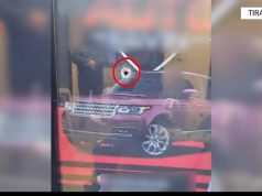 Sulmohet policia pranë Rinasit