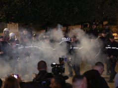 Hodhën lëndë piroteknike drejt efektivëve në protestë, një i arrestuar dhe 4 të proceduar