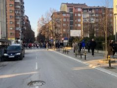 Serbët në veri votojnë në grup dhe u “arrastisen” mediave. Vucic u bëri thirrje të votojnë Listën Serbe