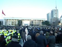 Fjalimi i gjatë i Ramës para punonjësve të bashkisë, në Sheshin ‘Skënderbej”